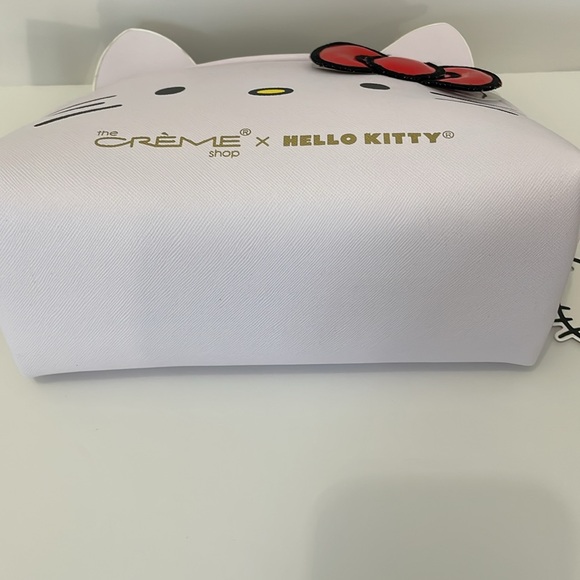 NWT Hello Kitty x the Crème Shop Limited Edition Cosmetic Bag & Sheet Mask Set - Picture 5 of 8